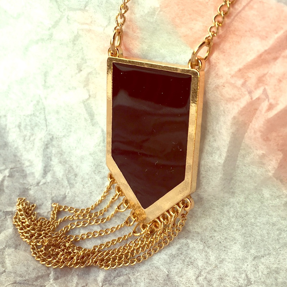 NWOT Gold & black pendant necklace